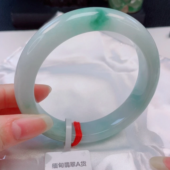 以***妈未镶嵌手镯（圆镯）翡翠60圈
