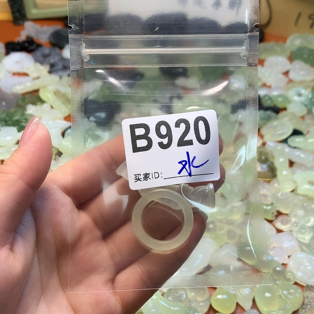 蛇纹石玉颈饰合金简*陵