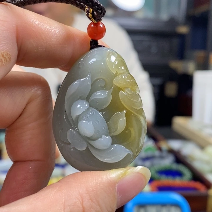 红***香和田玉未镶嵌颈饰