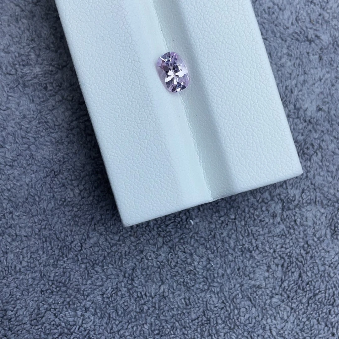 托帕石裸石0.8Ct。