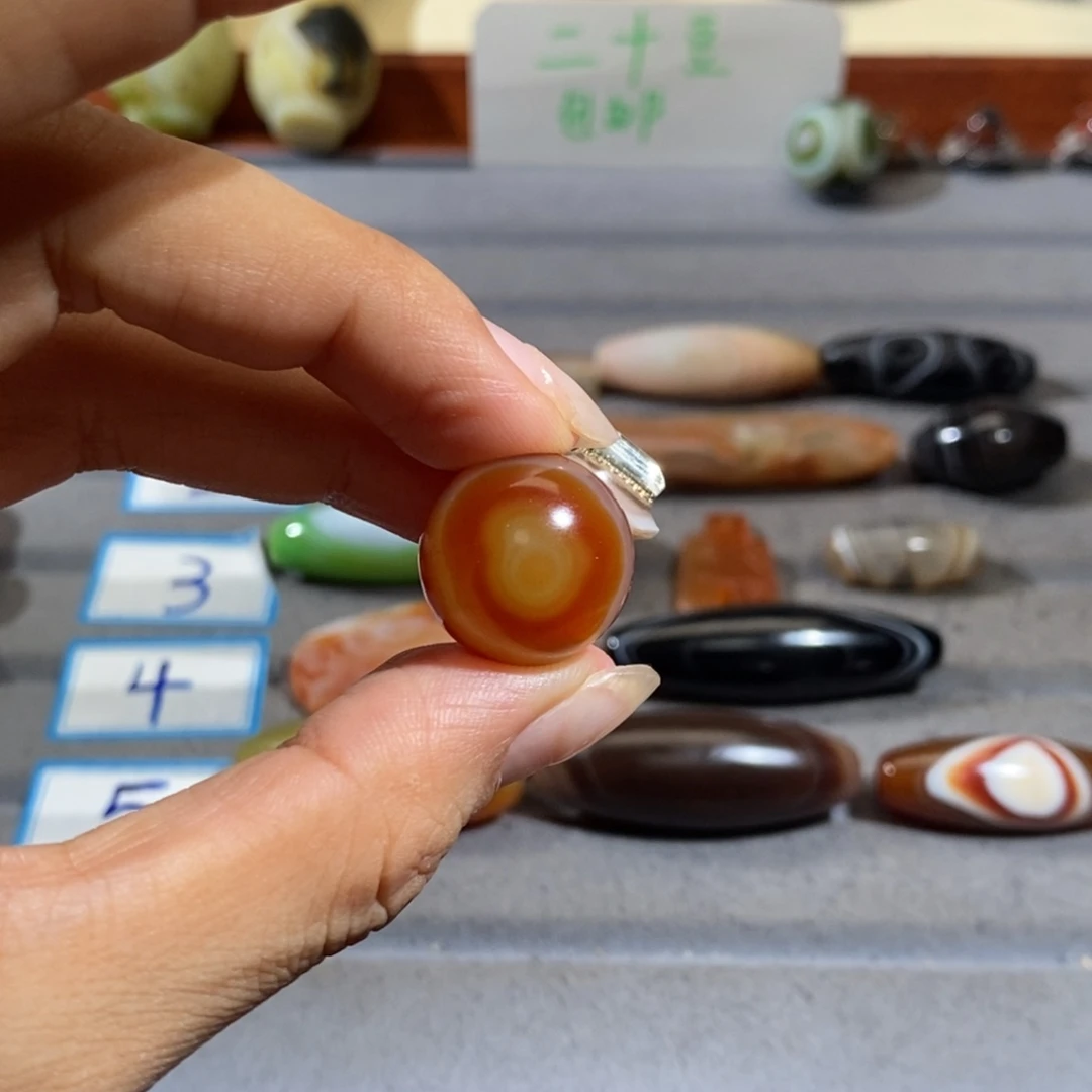 筱****玛瑙/玉髓颈饰合金