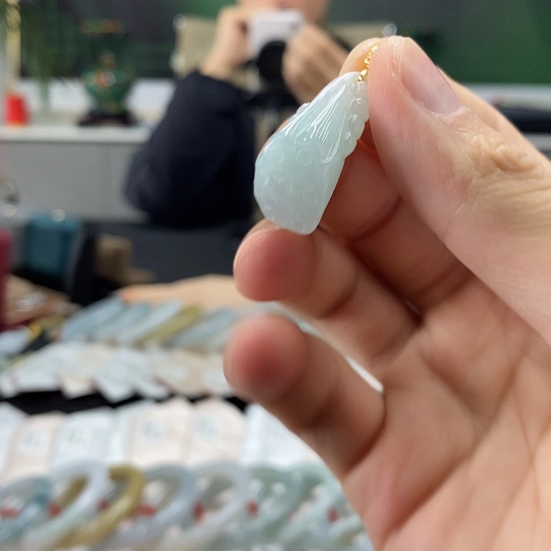 翡翠18K金镶嵌颈饰翡翠