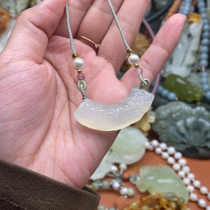 蛇纹石玉吊坠合金