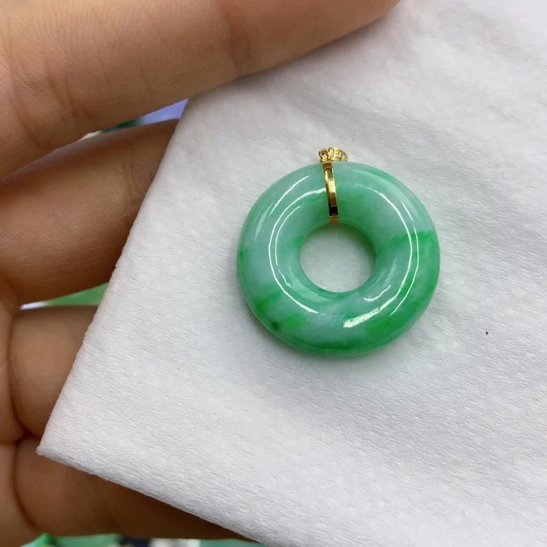 翡翠18K金镶嵌颈饰翡翠