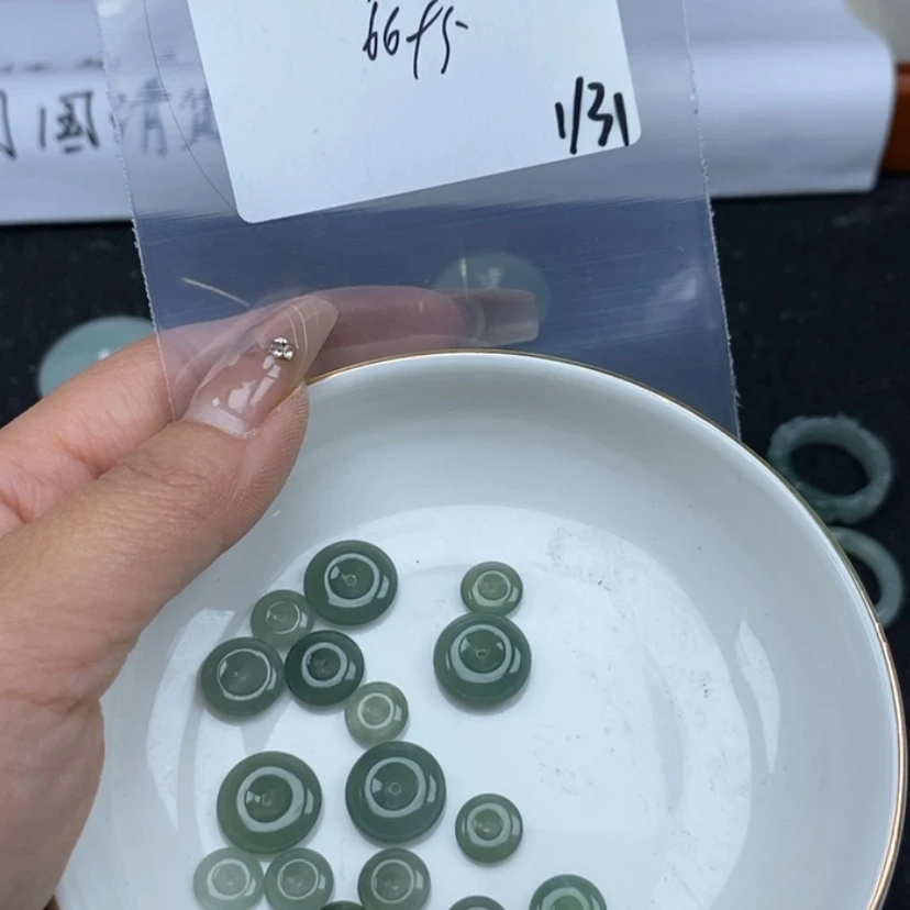 【闪购商品】翡翠颈饰未镶嵌桑*