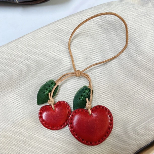 头层植鞣牛皮手工樱桃挂件钥匙挂件包包车挂件新年礼物