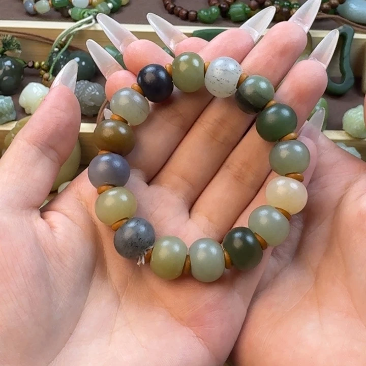 蒋****和田玉未镶嵌颈饰