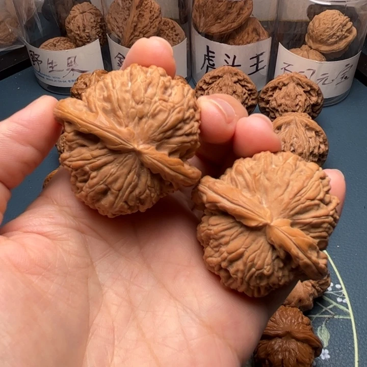 文玩核桃把件45闷白练手对