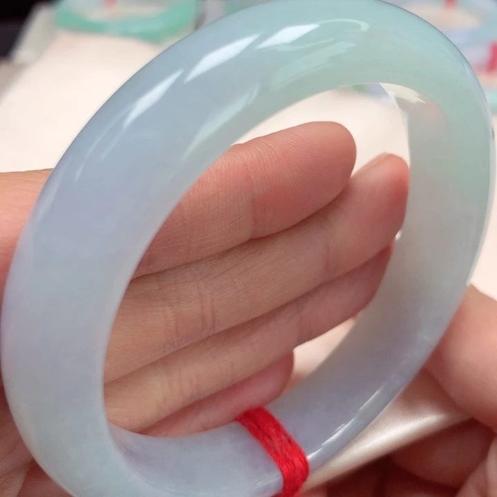 翡翠手镯未镶嵌冰胶淡春彩46号