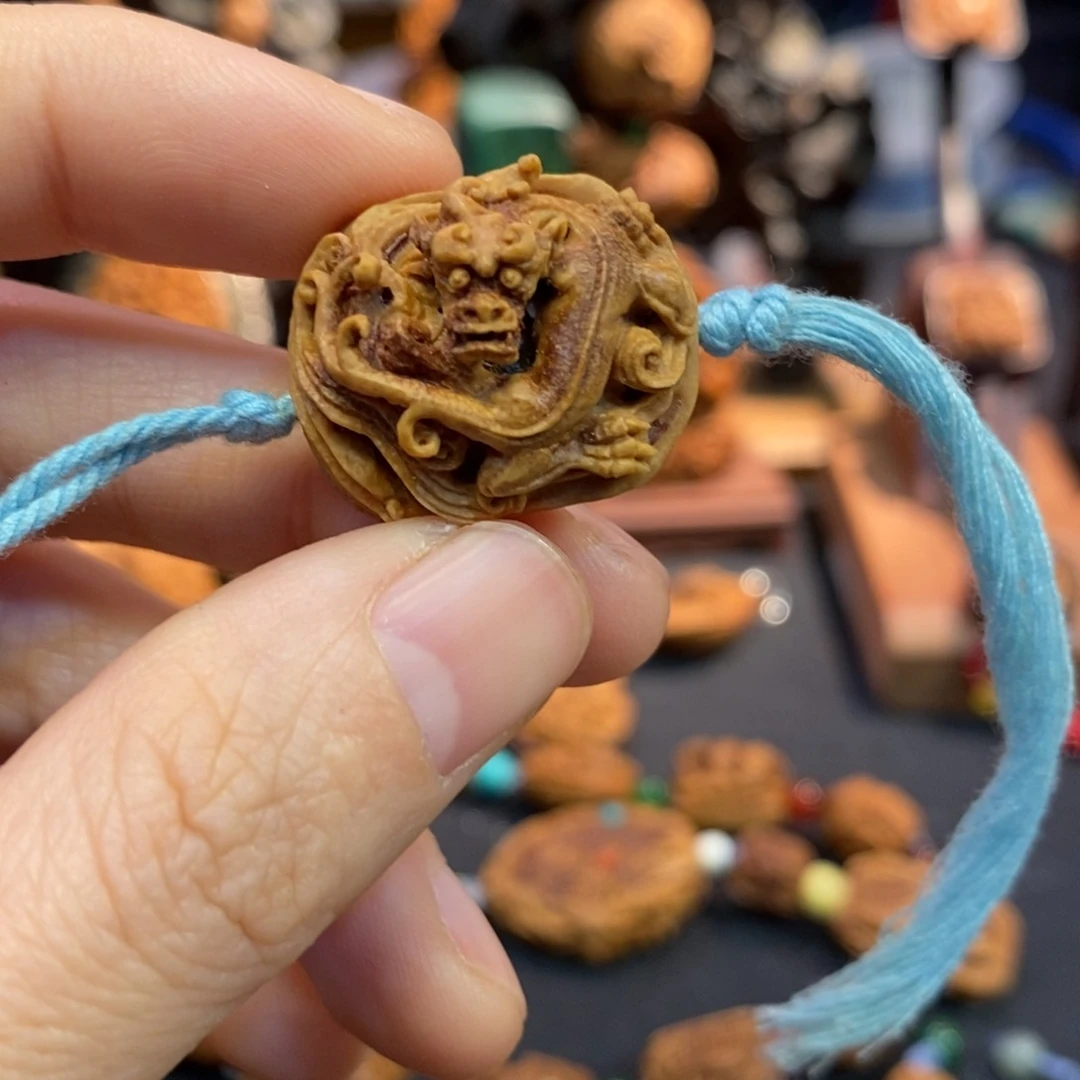 幸**柠潍坊核雕桃核雕刻螭龙