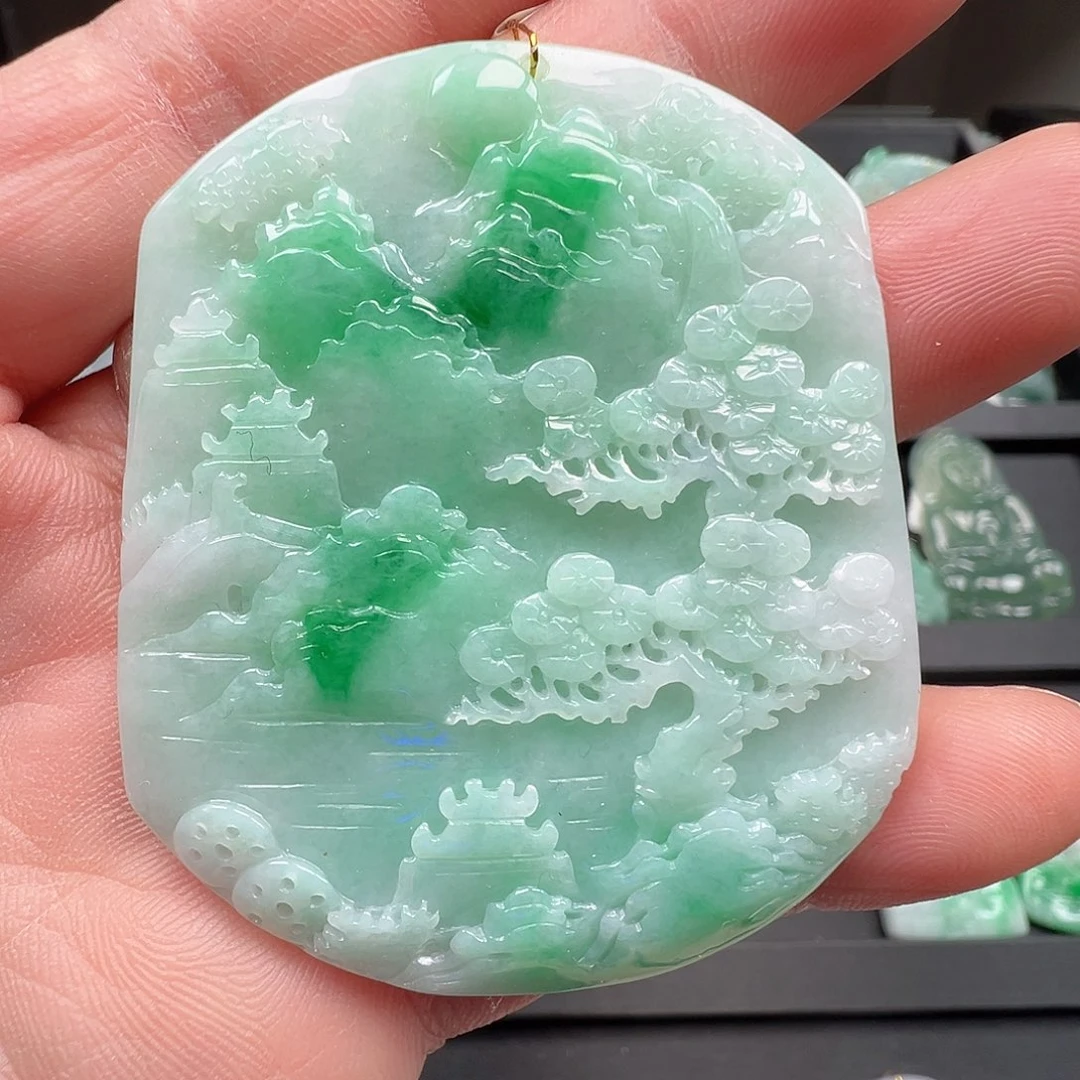 翡翠未镶嵌颈饰山水