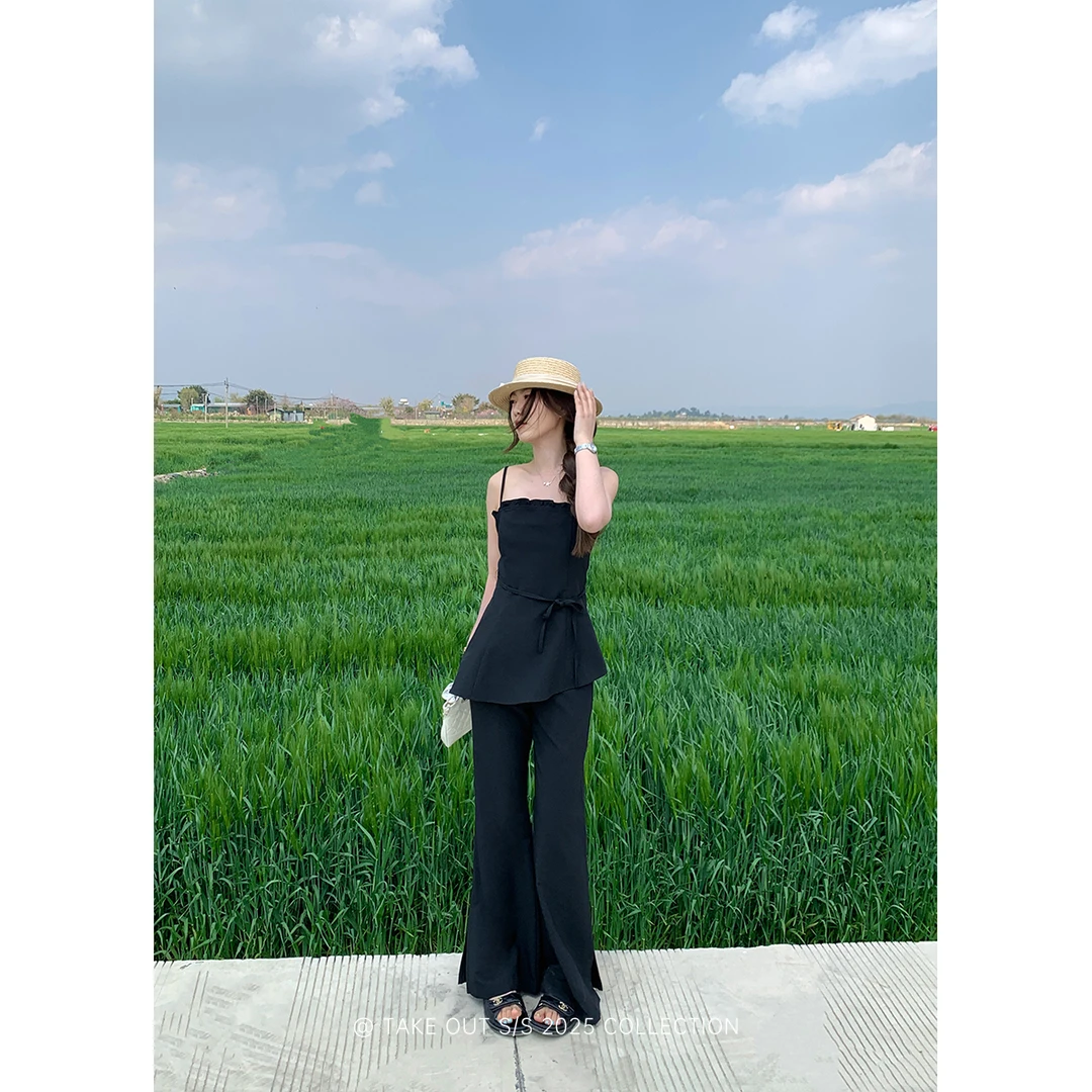 外卖到了「纽约街角」设计感黑色吊带/显瘦微喇西装裤夏季WM5CSZ10