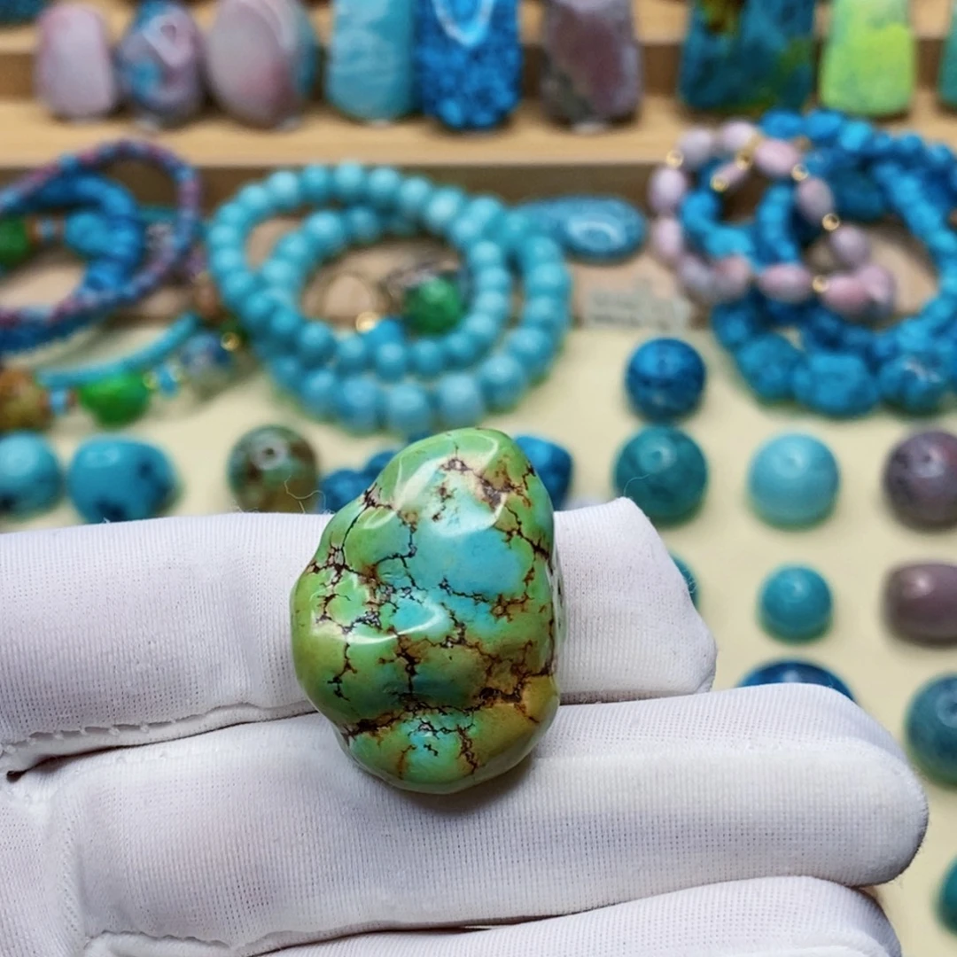 绿松石未镶嵌珠宝奇石