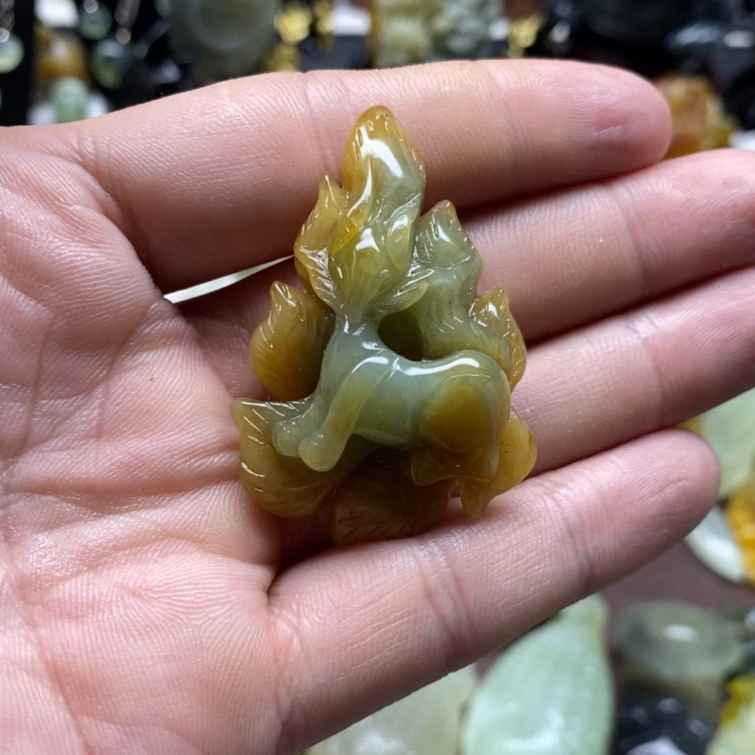 岫玉九尾狐吊坠未镶嵌孝*先