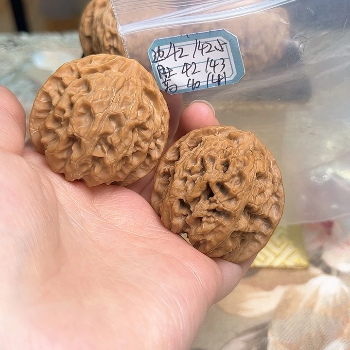文玩核桃把件苹果园