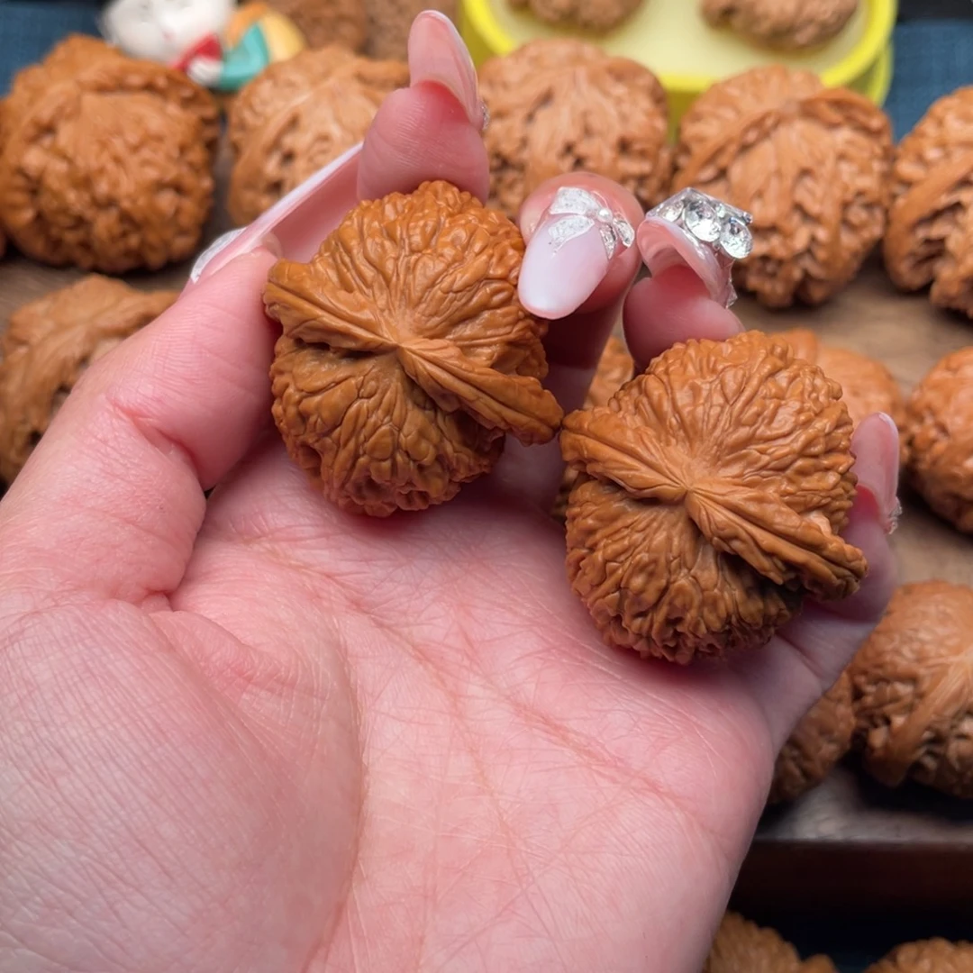 文玩核桃把件全品精配红皮球白39