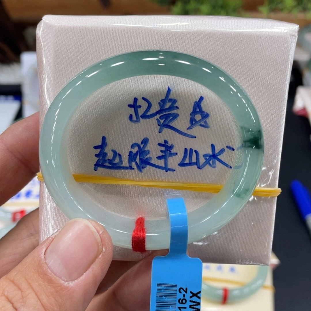 翡翠手镯未镶嵌缅甸