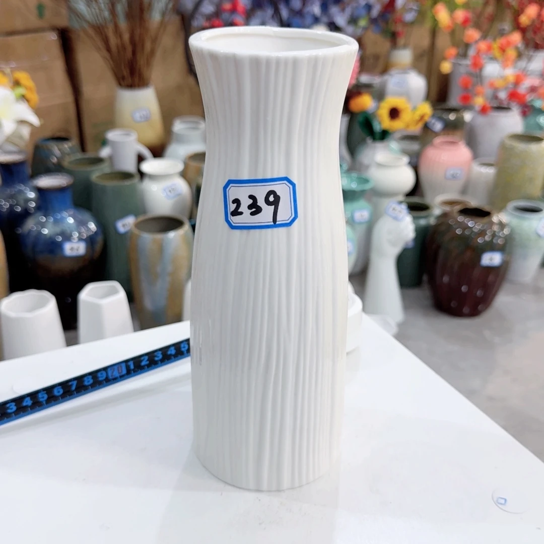 珍***姐239号陶瓷高24厘米瑕疵一个