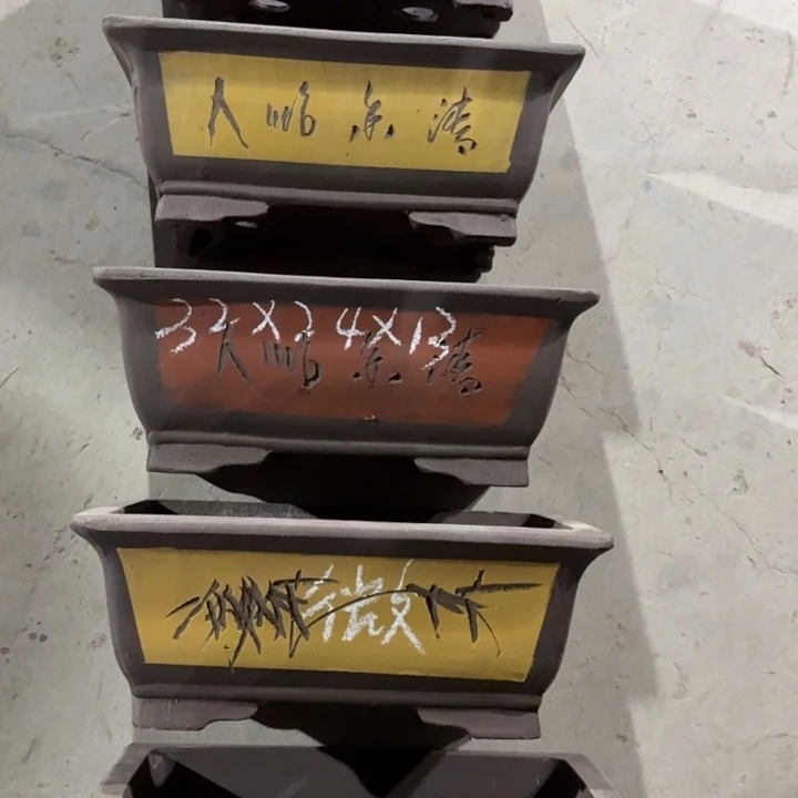 紫砂花盆100-5。     微瑕