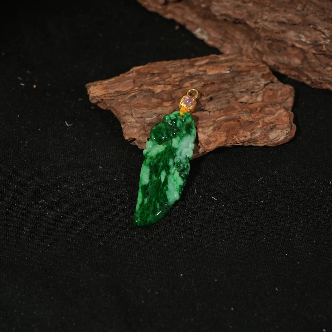 香港王老板-翡翠吊坠9y467