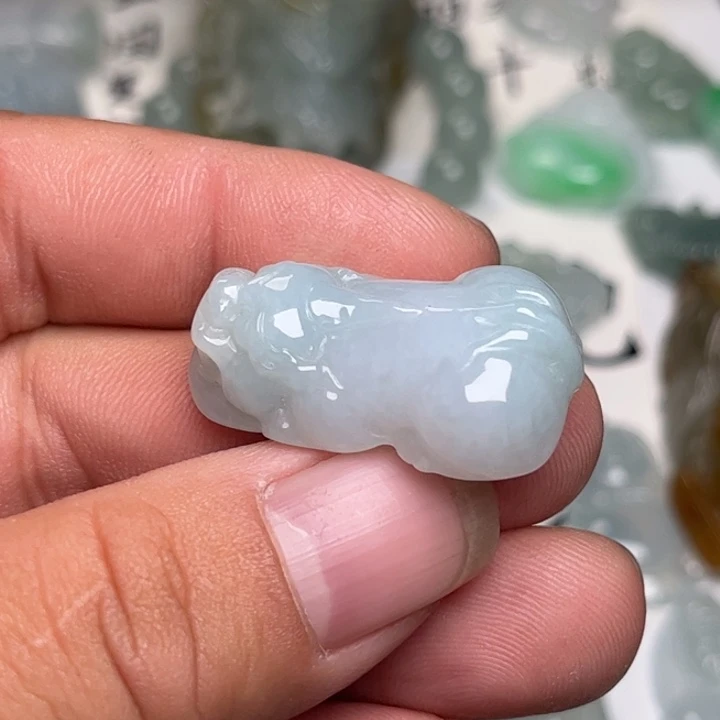 翡翠未镶嵌颈饰貔貅