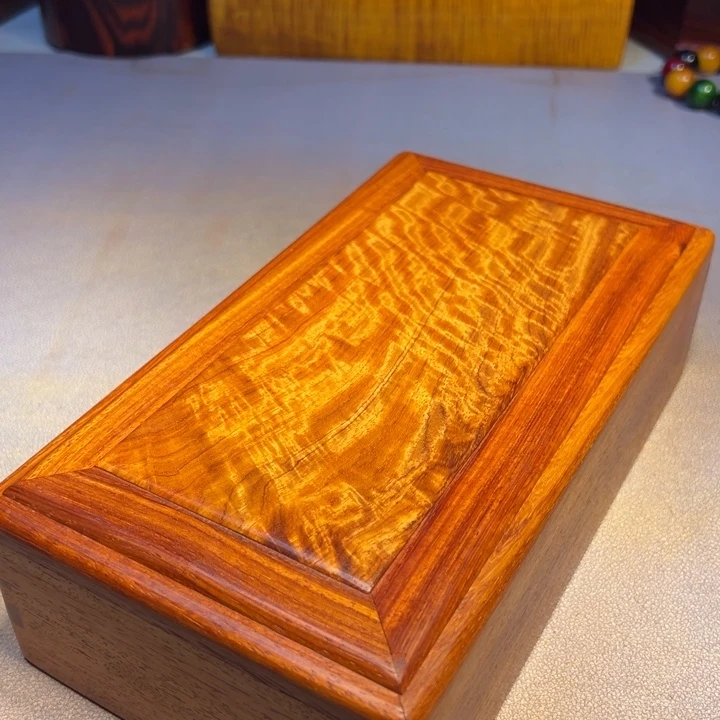 陆***河机关盒。