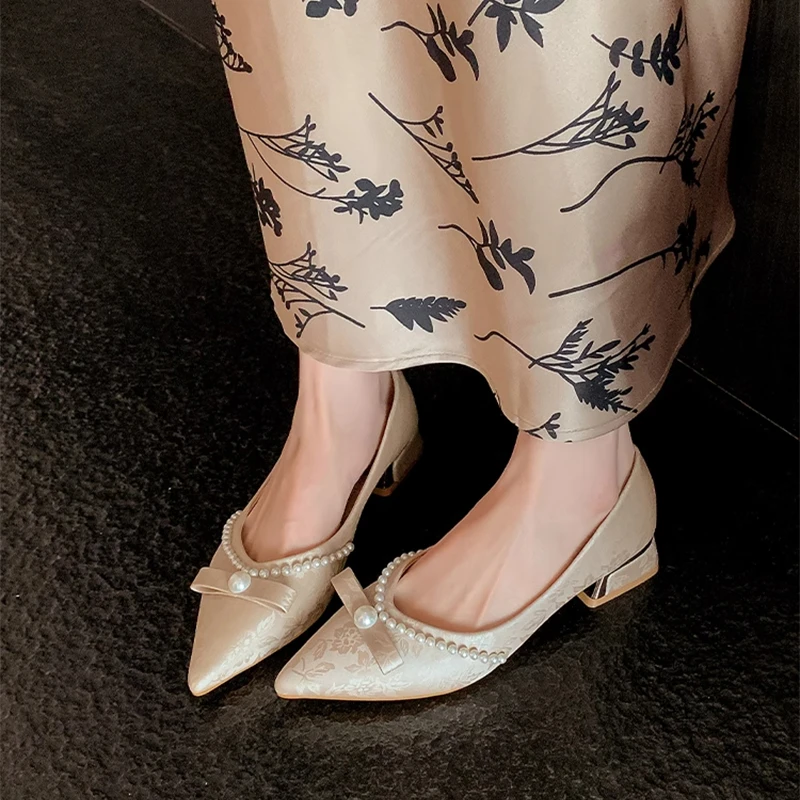 尖头粗跟单鞋女绝美旗袍新中式低跟禾秀婚纱婚鞋新娘高跟鞋不累脚