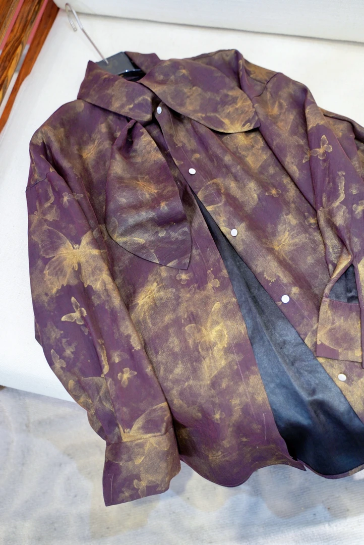 大满家墨池蝴蝶描金红云纱翻领叠襟上衣