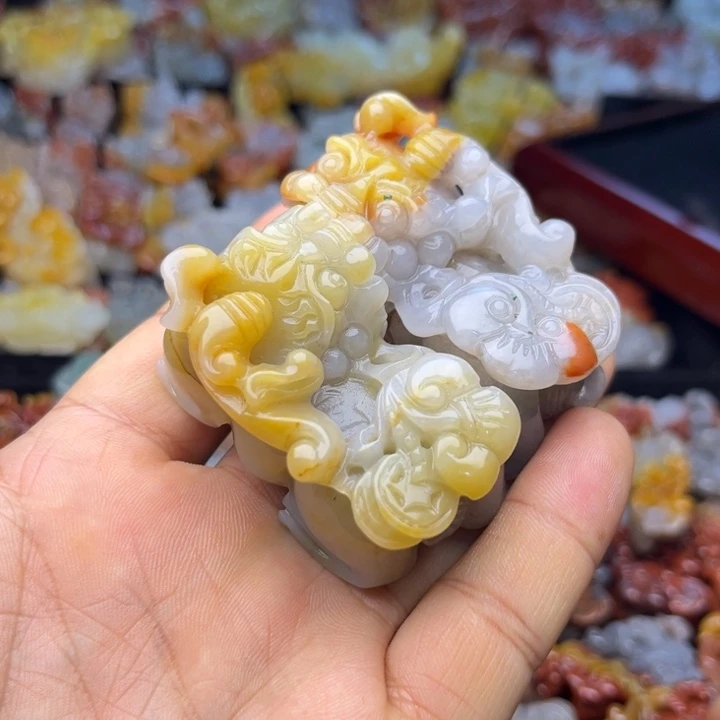 石英质玉（黄龙玉）未镶嵌颈饰
