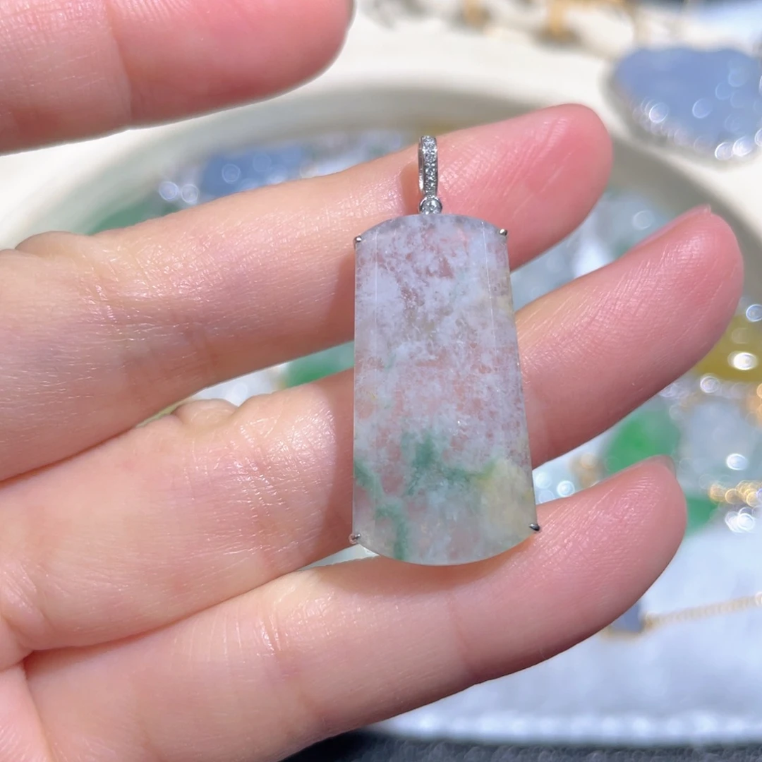 翡翠颈饰18K金镶嵌翡翠