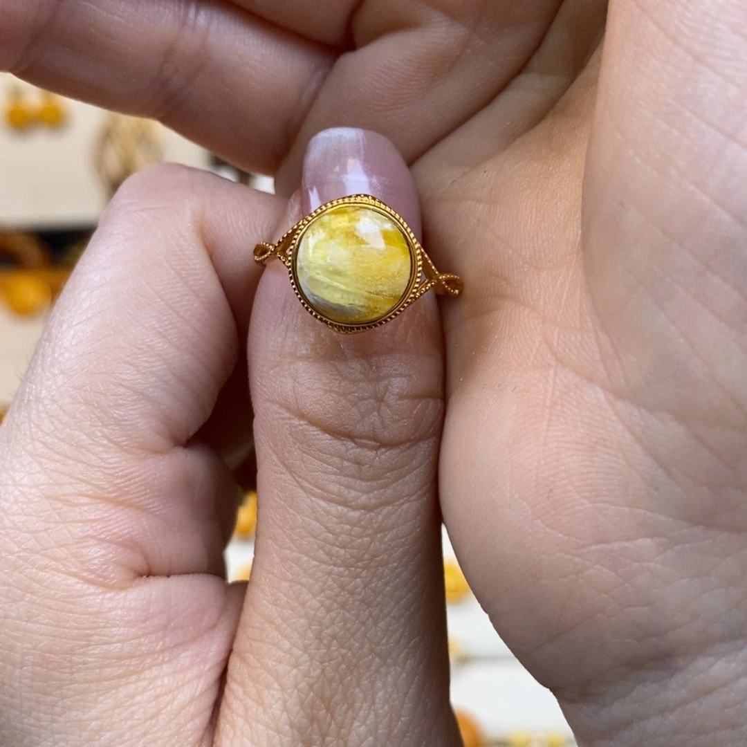 裸石琥珀未镶嵌成品