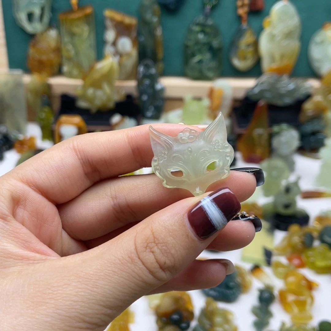 蛇纹石玉颈饰未镶嵌