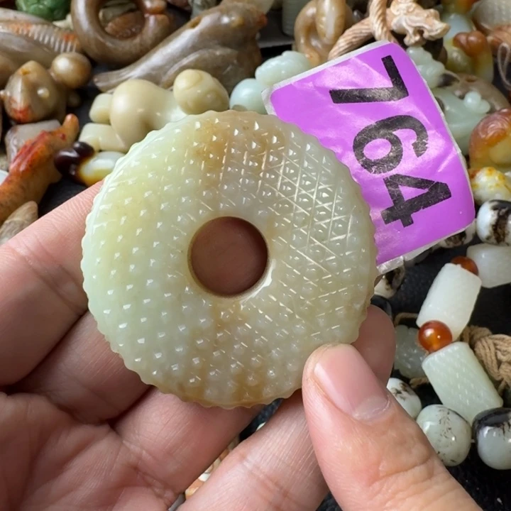 和***尘和田玉未镶嵌颈饰