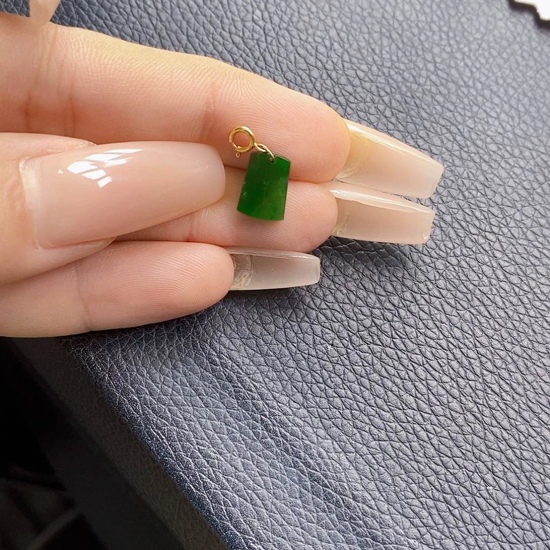 翡翠18K金镶嵌颈饰翡翠
