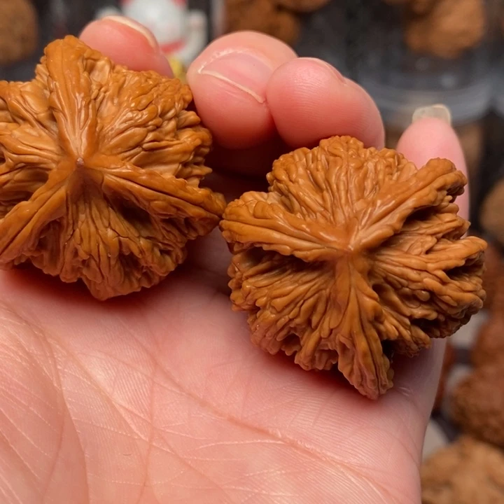 文玩核桃吊坠一***来虎头奔