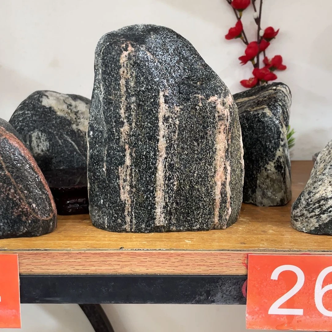 合***群石材靠山石平安石摆件