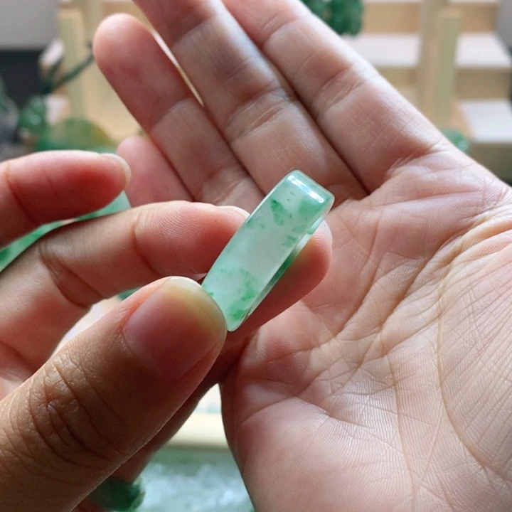 未镶嵌石英质玉珠宝奇石?**?非洲翠