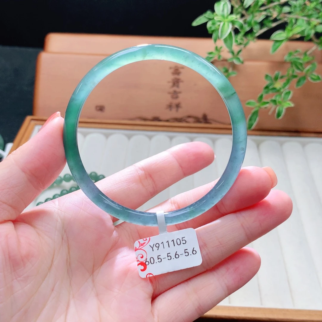 未镶嵌手镯（圆镯）翡翠