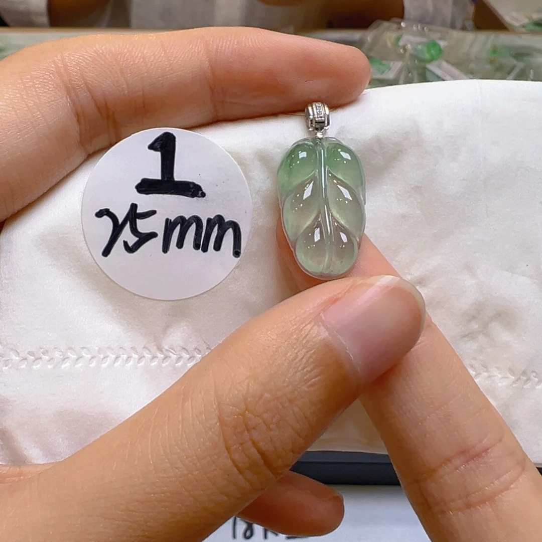 吊坠(不含链)18K金镶嵌翡翠