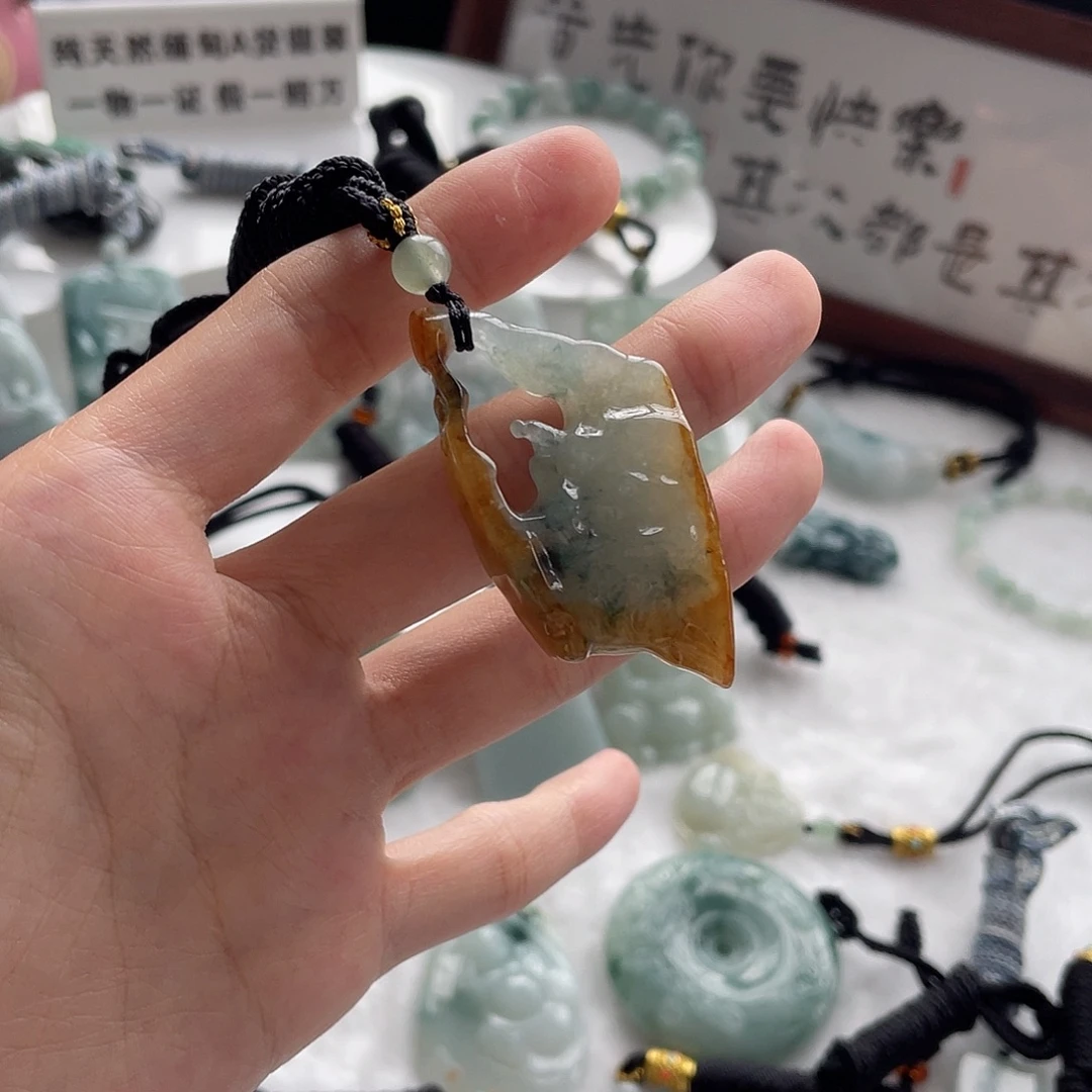 小***雷翡翠未镶嵌项圈翡翠