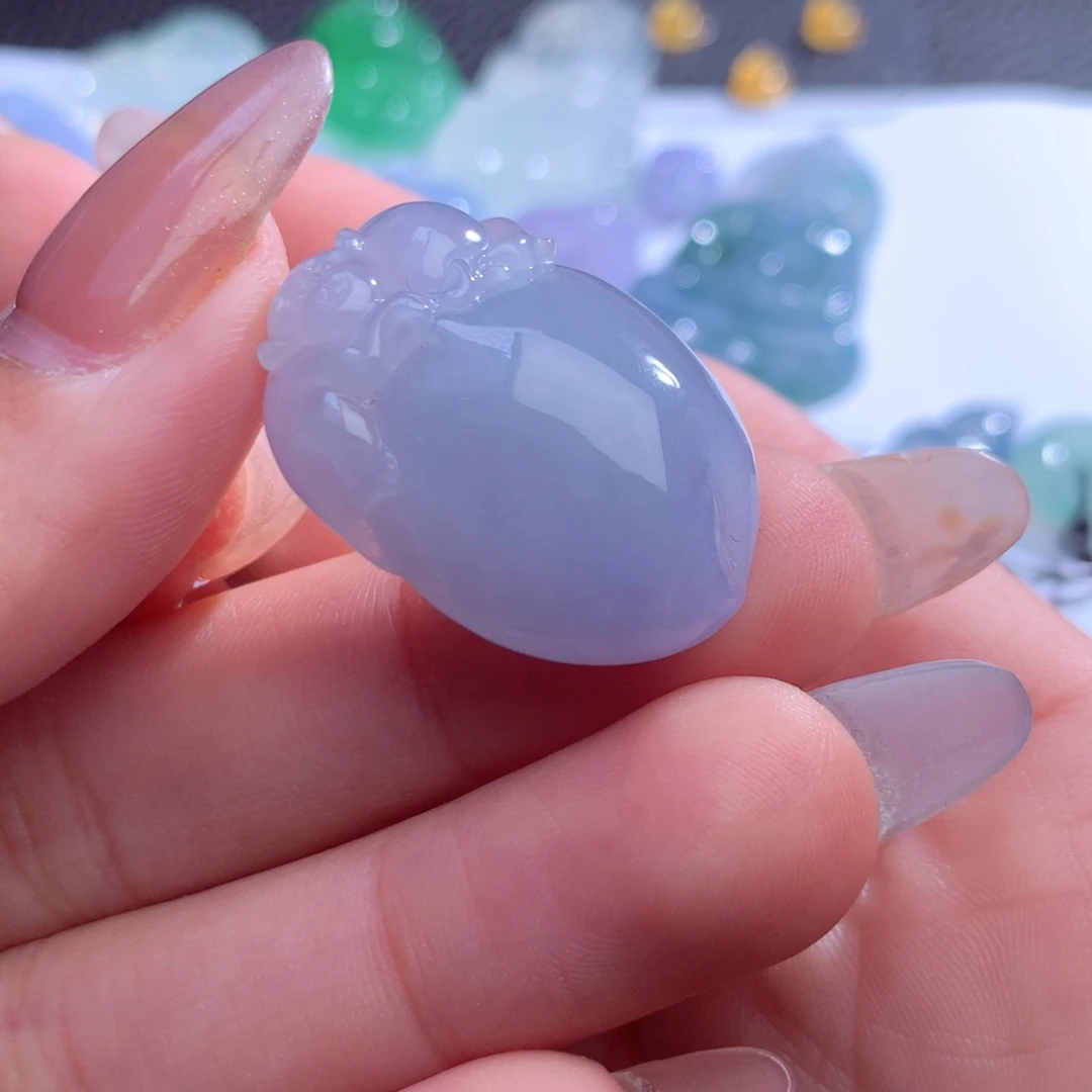 翡翠未镶嵌颈饰缅甸