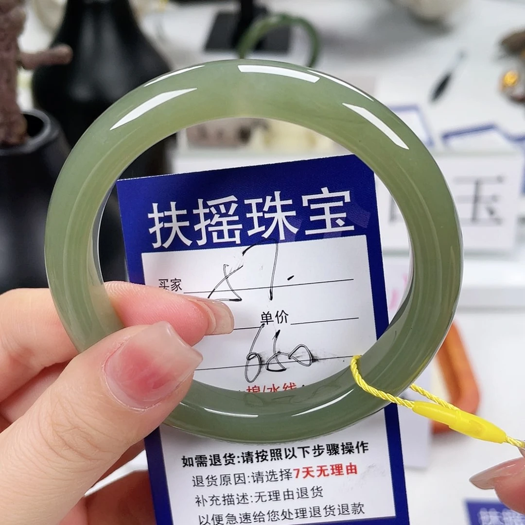 和田玉手镯未镶嵌