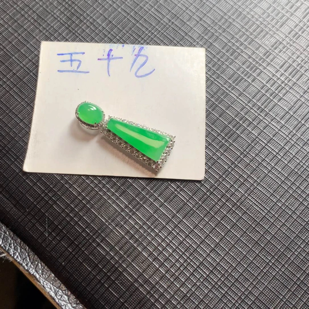 颈饰18K金镶嵌翡翠翡翠