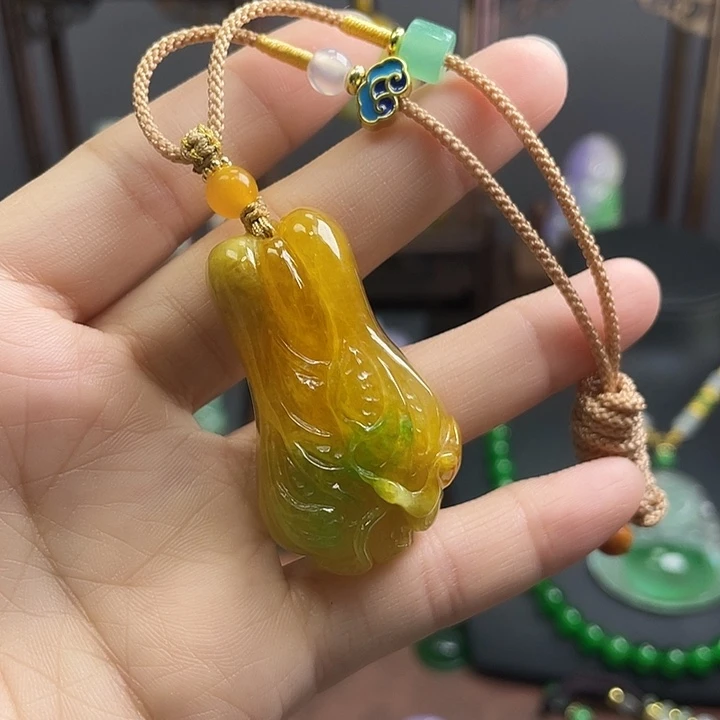 翡翠未镶嵌吊坠(赠链)