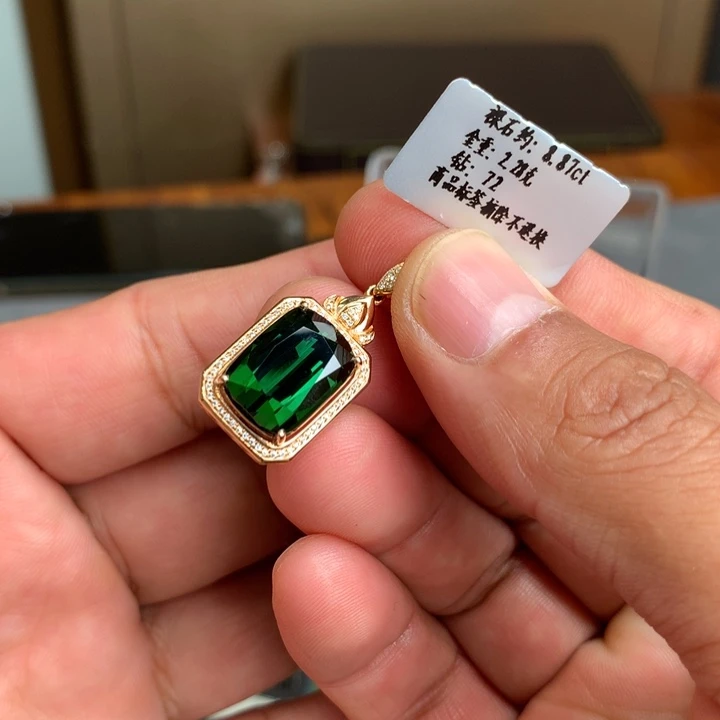 杨****颈饰碧玺18K金镶嵌碧玺