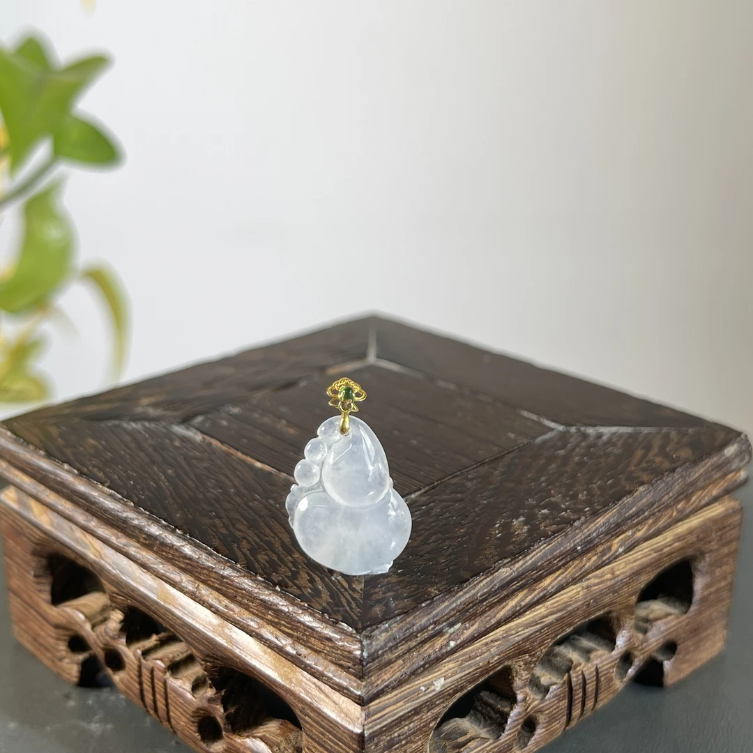 JTB30-09 天然缅甸A货翡翠  18K扣头葫芦