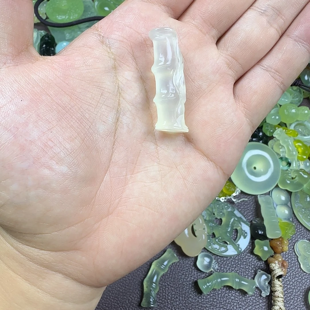 未镶嵌蛇纹石玉颈饰