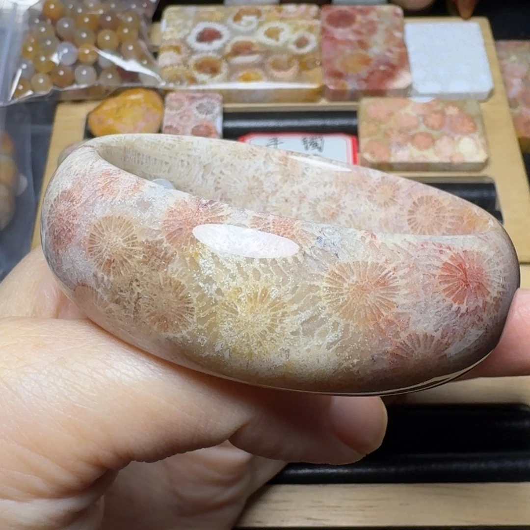 硅化玉53.5玉透红粉花，可盘788未镶嵌蔷*