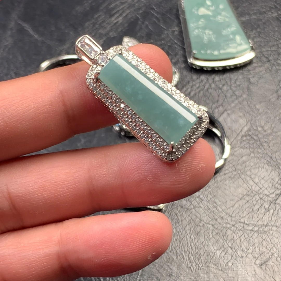 翡翠未镶嵌颈饰柱子无事牌