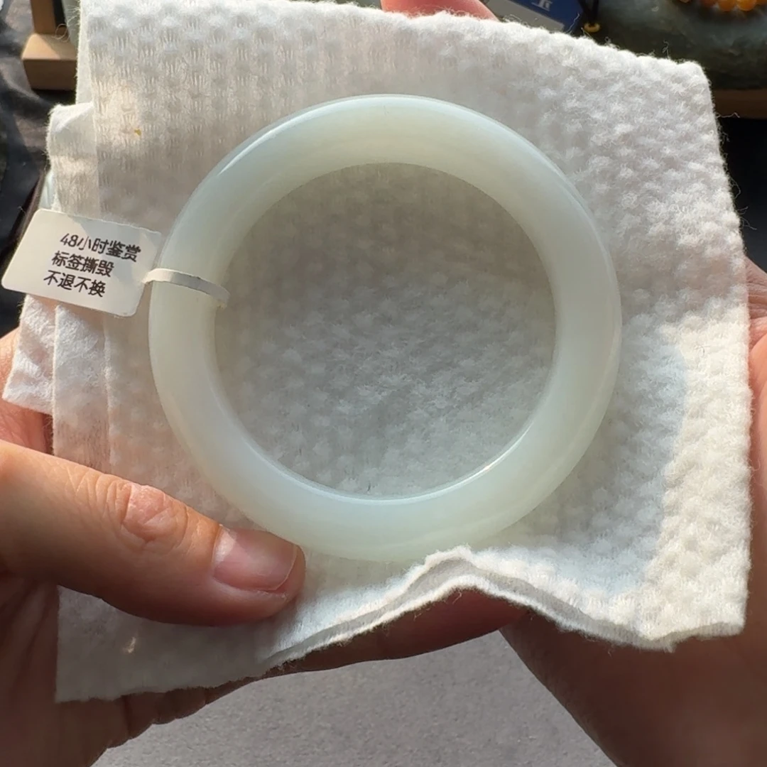 和田玉未镶嵌手镯